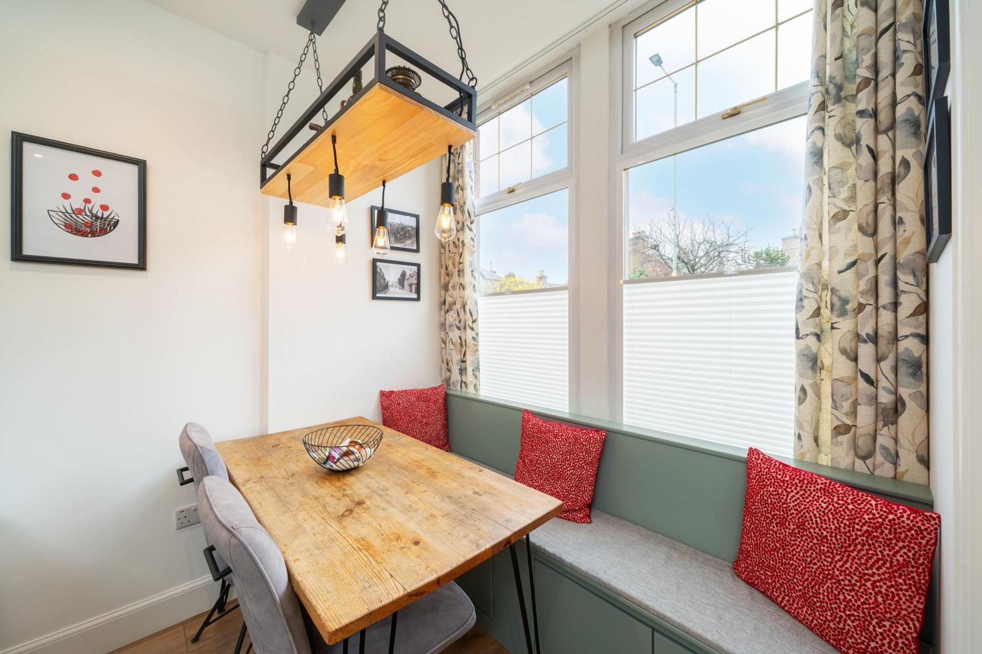 Grange8 Luxury Snug & Courtyard In Blairgowrie Apartment *